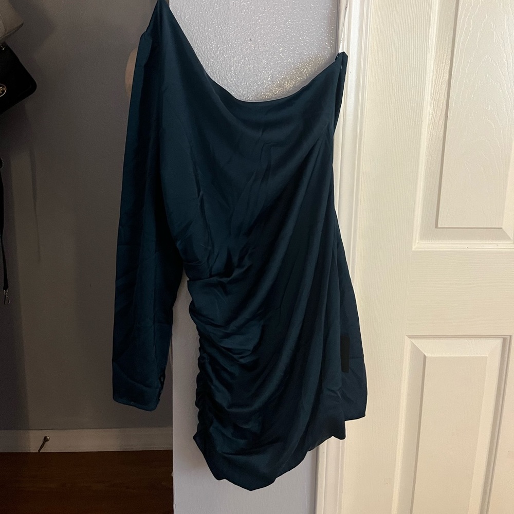 Lulus new dress with tags on